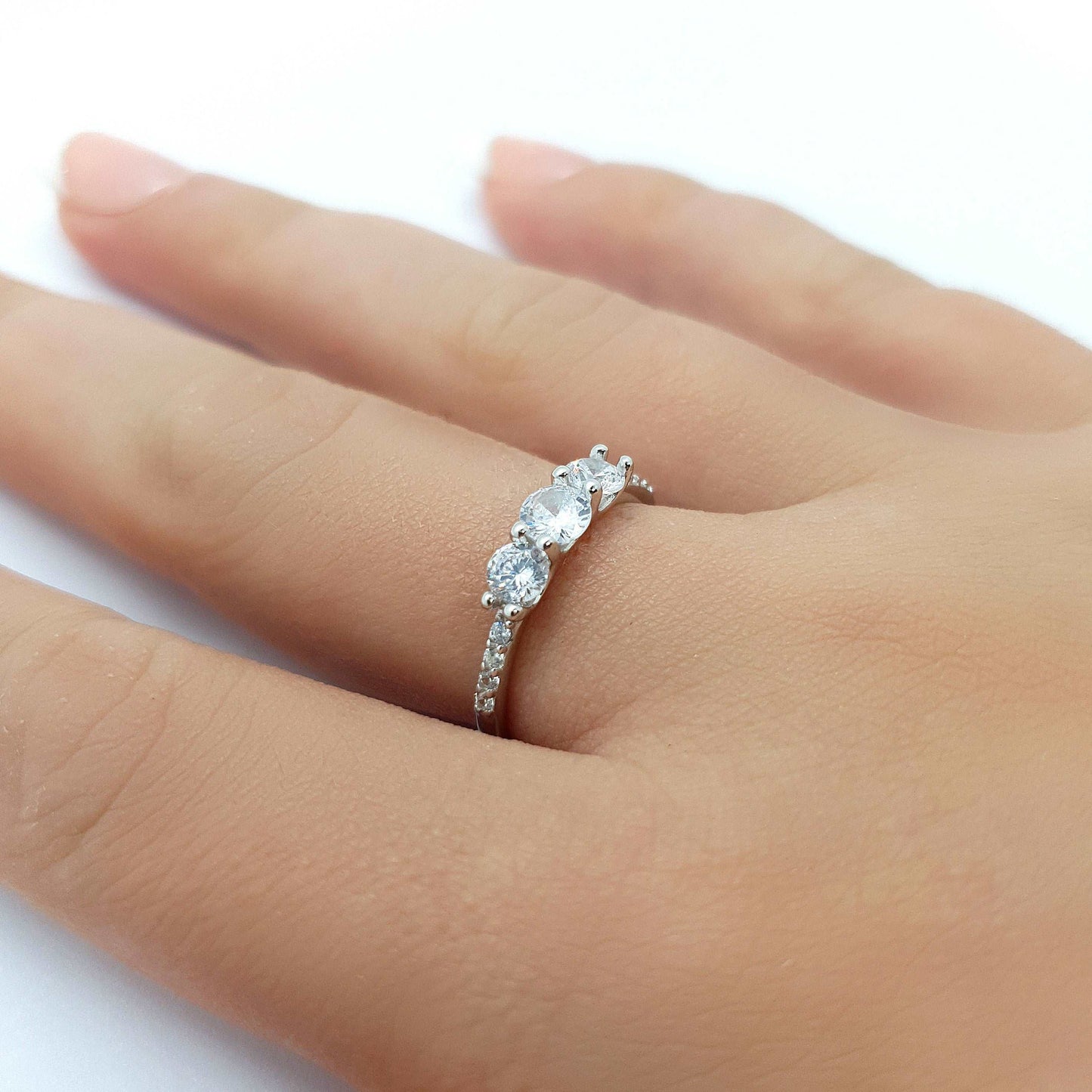 3 CZ ring Hand