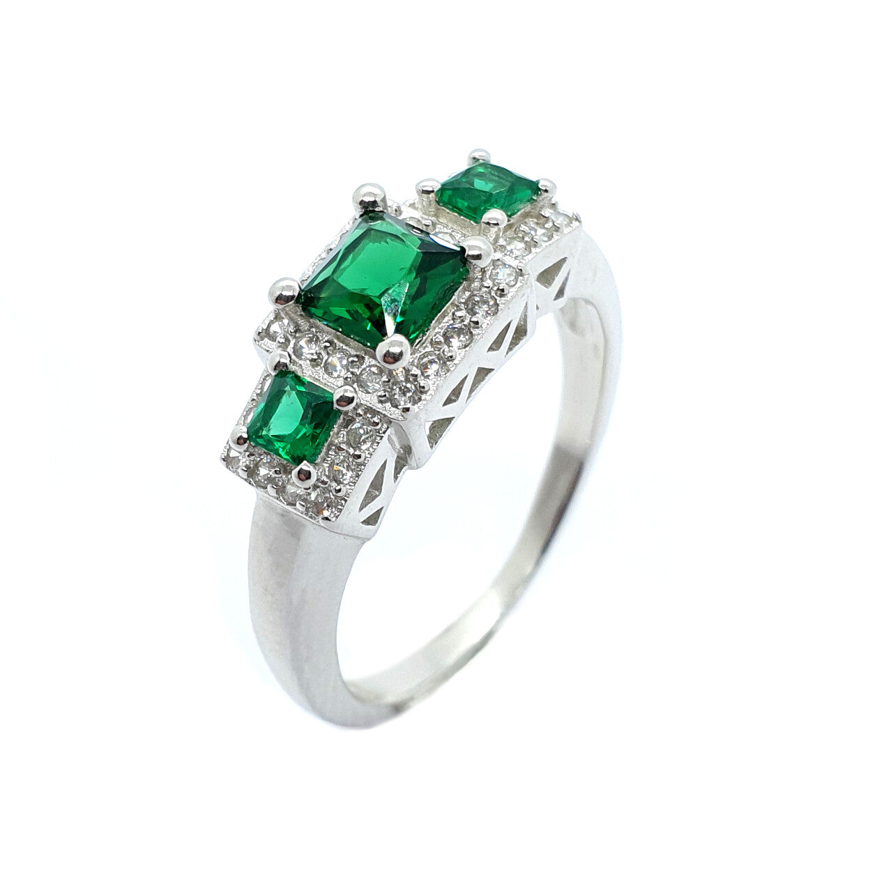 Petunia Ring Emerald